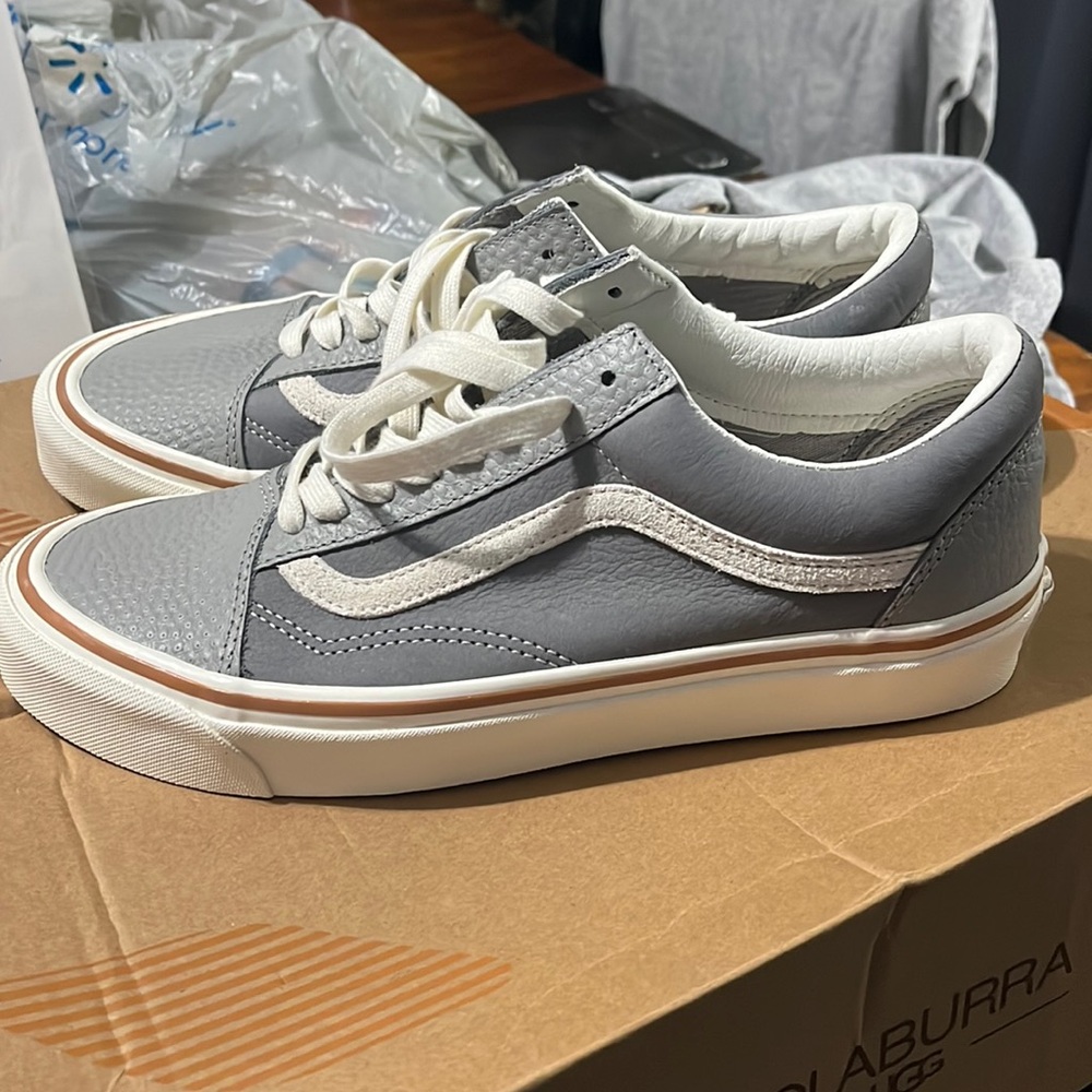 Brand new women’s size 10 vans